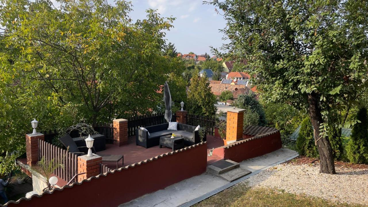Kishaz Apartman Eger Ngoại thất bức ảnh