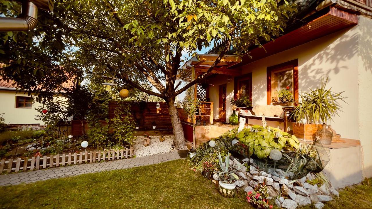 Kishaz Apartman Eger Ngoại thất bức ảnh