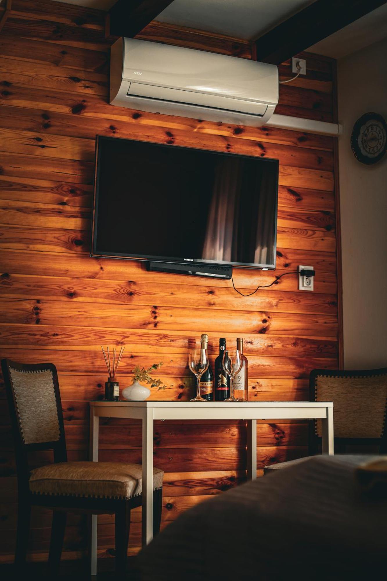 Kishaz Apartman Eger Ngoại thất bức ảnh