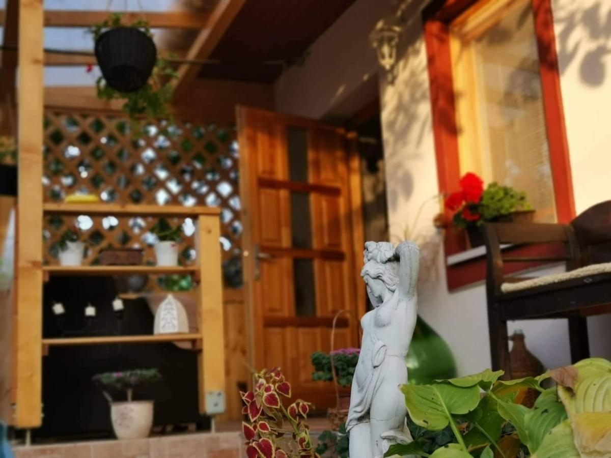 Kishaz Apartman Eger Ngoại thất bức ảnh